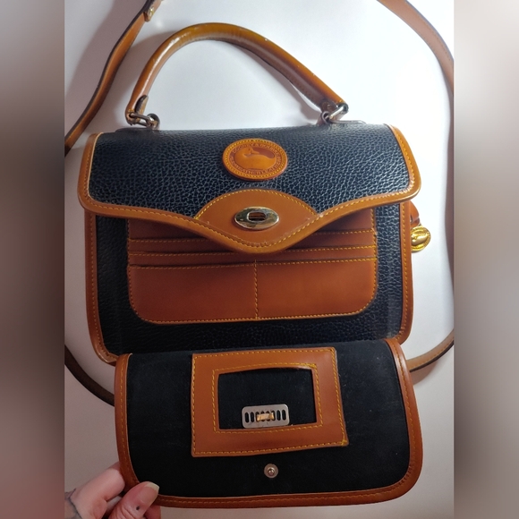 Dooney & Bourke Elegant Black and Brown Leather Handbag - Picture 2 of 8